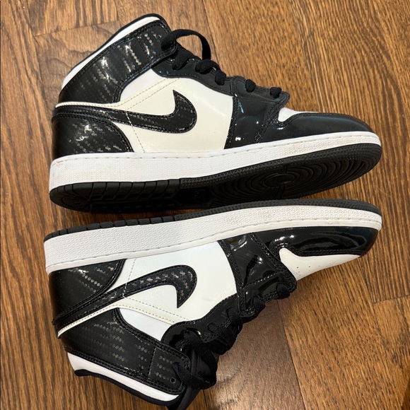 Jordan Kids Sneakers Black and White - Picture 4 of 5